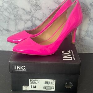 I.N.C. International Concepts ZITAH50P Fuchsia Patent Pumps – Size 8M